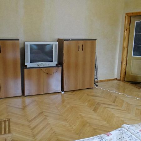 Apartment Near The Central Railway Station Kiev Bagian luar foto