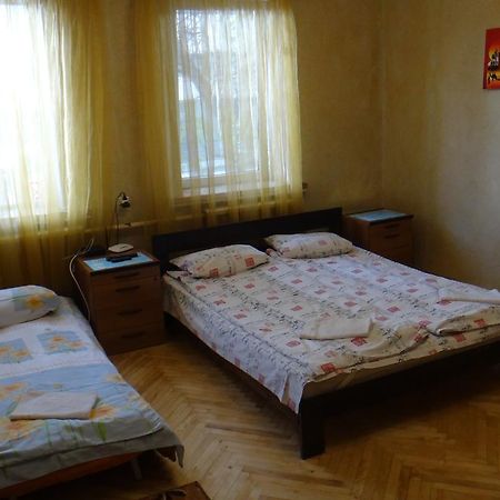 Apartment Near The Central Railway Station Kiev Bagian luar foto
