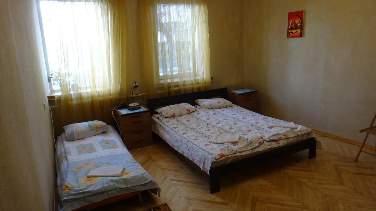 Apartment Near The Central Railway Station Kiev Bagian luar foto